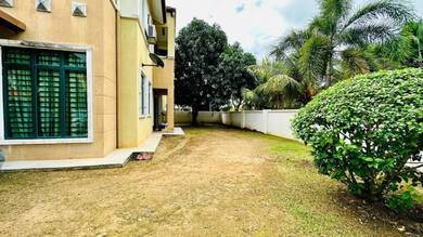 Below market 2.5 storey corner lot terrace in Kota Warisan