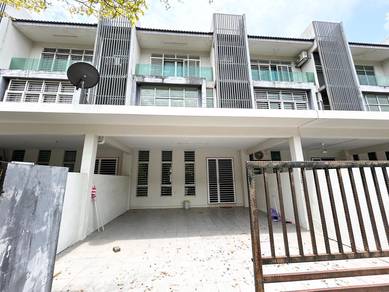 100% Loan , 3 Storey 7room 7bath , Bangi Avenue , Seri Putra , Gated