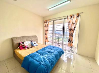 Ampang  Luxury female room, fullyfurnished,nearshops&Lrt, safe & cozy.