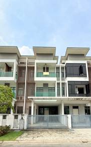 3 Storey Superlink 24x85 Facing Open Rooftop Pool Reflexion Pool Villa