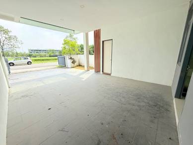 3 Storey Superlink 24x85 Facing Open Rooftop Pool Reflexion Pool Villa