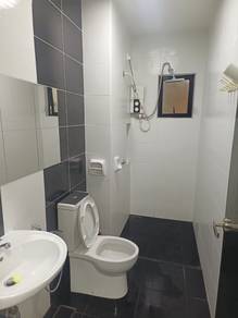 Bukit Indah SkyView Apartment 1105sqft bus to Tuas Checkpoint 2carpark