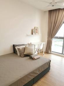 FEMALE ONLY Cyberjaya Lake view Middle Room