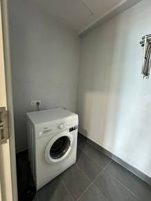 Dato Onn JB /Bumi/Freehold/3room 2 bath/20min to CIQ/2 Carpark/Balcony