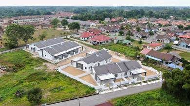 Teres 1 Tingkat Di Peramu Jaya Pekan, belakang SMK Peramu!