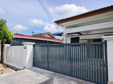 Taman Merak Jaya HOT ITEM ! Got Side land , NEW RENO ! FULL LOAN !