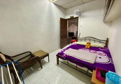 Middle Room Untuk Disewa