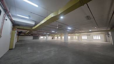 Tampoi 3 Storey Factory for RENT