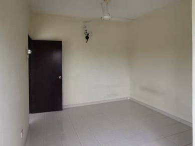 NEWLY PAINTED LOW DENSITY Pangsapuri Merak Bandar Kinrara 3, Puchong