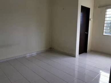 NEWLY PAINTED LOW DENSITY Pangsapuri Merak Bandar Kinrara 3, Puchong