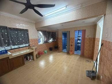 Fully Renovated unit in Pandan Ria Block A & B