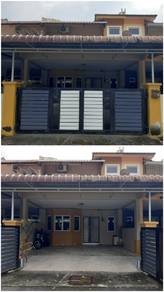Rumah Dua Tingkat Dekat Surau
