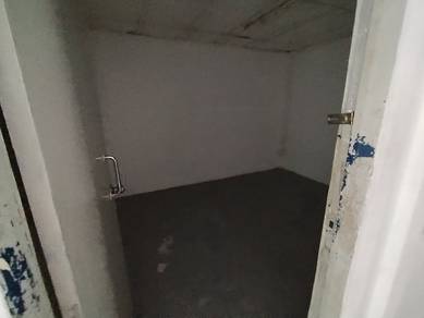 Sri Skudai 1st Floor 6 Rooms 4 Toilet 1 Kitchen area Suitable for stay