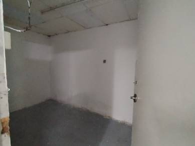 Sri Skudai 1st Floor 6 Rooms 4 Toilet 1 Kitchen area Suitable for stay