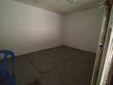 Sri Skudai 1st Floor 6 Rooms 4 Toilet 1 Kitchen area Suitable for stay