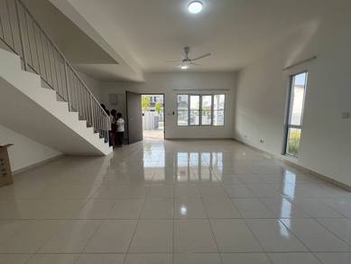 CORNER LOT Msenyumia for Rent at Salak Tinggi Sepang UniKL ,KLIA