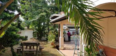 Big Bedroom with Aircon - Seri Kembangan