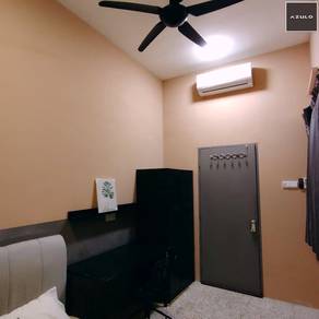 Middle Room @ Landed House, Jelutong, Penang