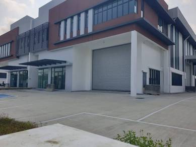 1.5 Storey Semi D Factory Corner @ Jalan Makmur x, Desa Cemerlang
