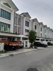 2 and half story house in andira park bukit puchong 2 for sale