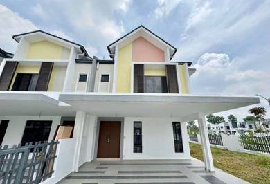 Corner Semi D Sendayan | Unit Facing Garden | Below Market Price