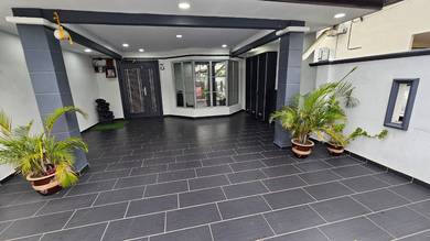 Rumah teres 2 tingkat end lot. 