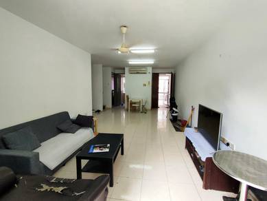 Nice Pool View Cyberia Smarthomes Townhouse Cyberjaya for Sales