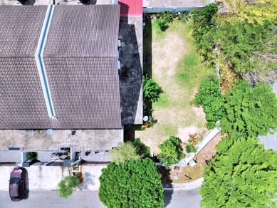 HUGE LAND CORNER LOT 2 Storey Terrace Bangi Avenue 2 FREEHOLD 4R 4B