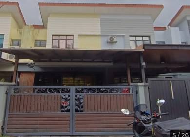 Sapphire Terrace Depan Padang Permainan
