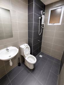 Balcony Room for 𝗙𝗲𝗺𝗮𝗹𝗲, Maxim Residence MRT Taman Connaught