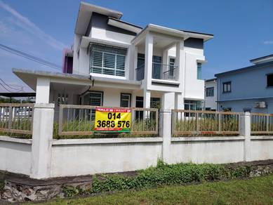 Corner house puncak alam