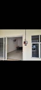 1.5 Rumah teres Taman Seri Mahkota Maju Gambang 