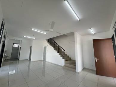 JP perdana The Crest Ruby Mount Austin 2 storey corner house for rent