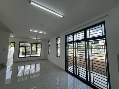JP perdana The Crest Ruby Mount Austin 2 storey corner house for rent