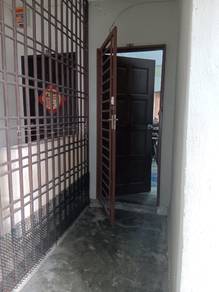 Low Cost Apartment, Lima Kedai