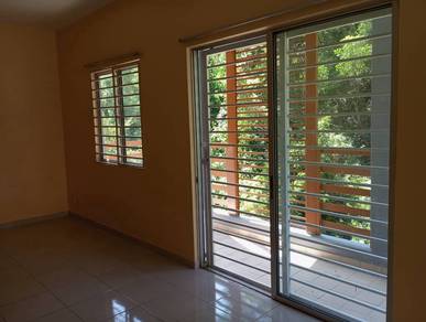 Amansiara Townhouse corner unit cat baru untuk disewa
