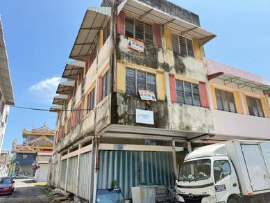Melaka Taman Asean End Lot Shophouse For Rent Ample Parking
