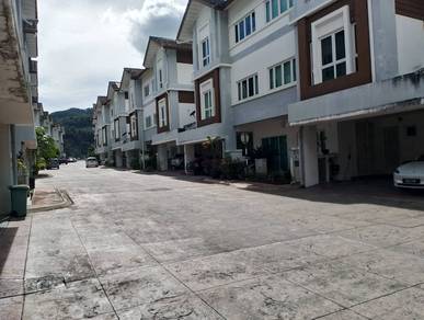 Sierra Vista| Bukit Jambul| 3 Storey Semi D| Renovated | Near Airport