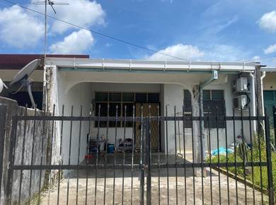 9 1/2 Penrissen Road House For Sale !!!