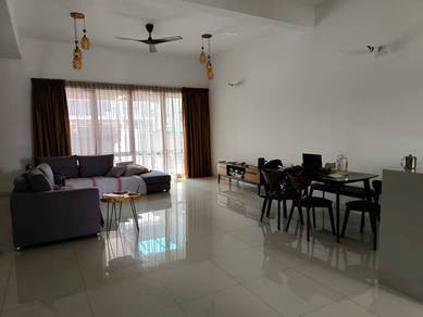 Hampton Residence | large backyard for various activities