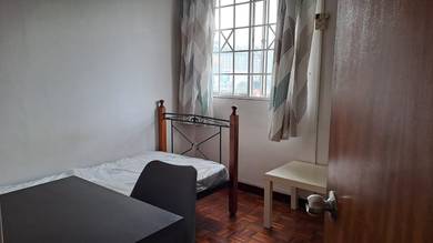 Villa Flora Condo Small Room for Rent
