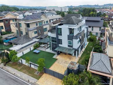 Kristal Court 3-Level Bungalow in Section 7 Shah Alam