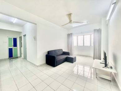 [FULLY FURNISHED free WIFI] Skyvilla Apartment near LRT/UPM/Mines