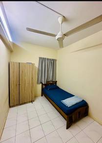 FEMALE MIDDLE ROOM 5 MINS WALKING DISTANCE To LRT