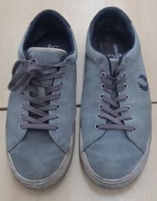 Kasut Fred Perry