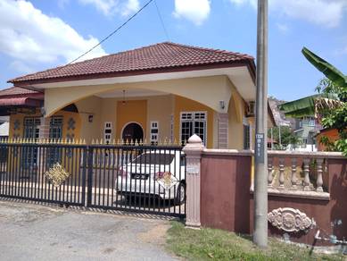 Rumah Banglo Kampung Kubang Ikan, Chendering, Kuala Terengganu.