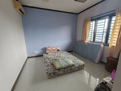 Larkin Residence With 1 Carpark For Sale