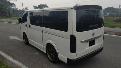 Toyota HIACE 2.5 WINDOW VAN (M)