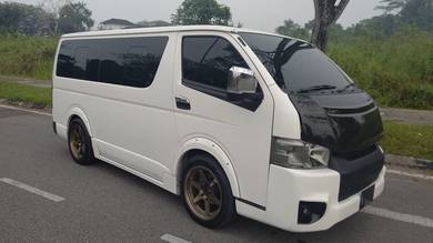 Toyota HIACE 2.5 WINDOW VAN (M)