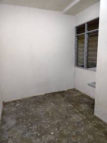 Middle room in Suteramas Apartment (Kajang indah) for rent